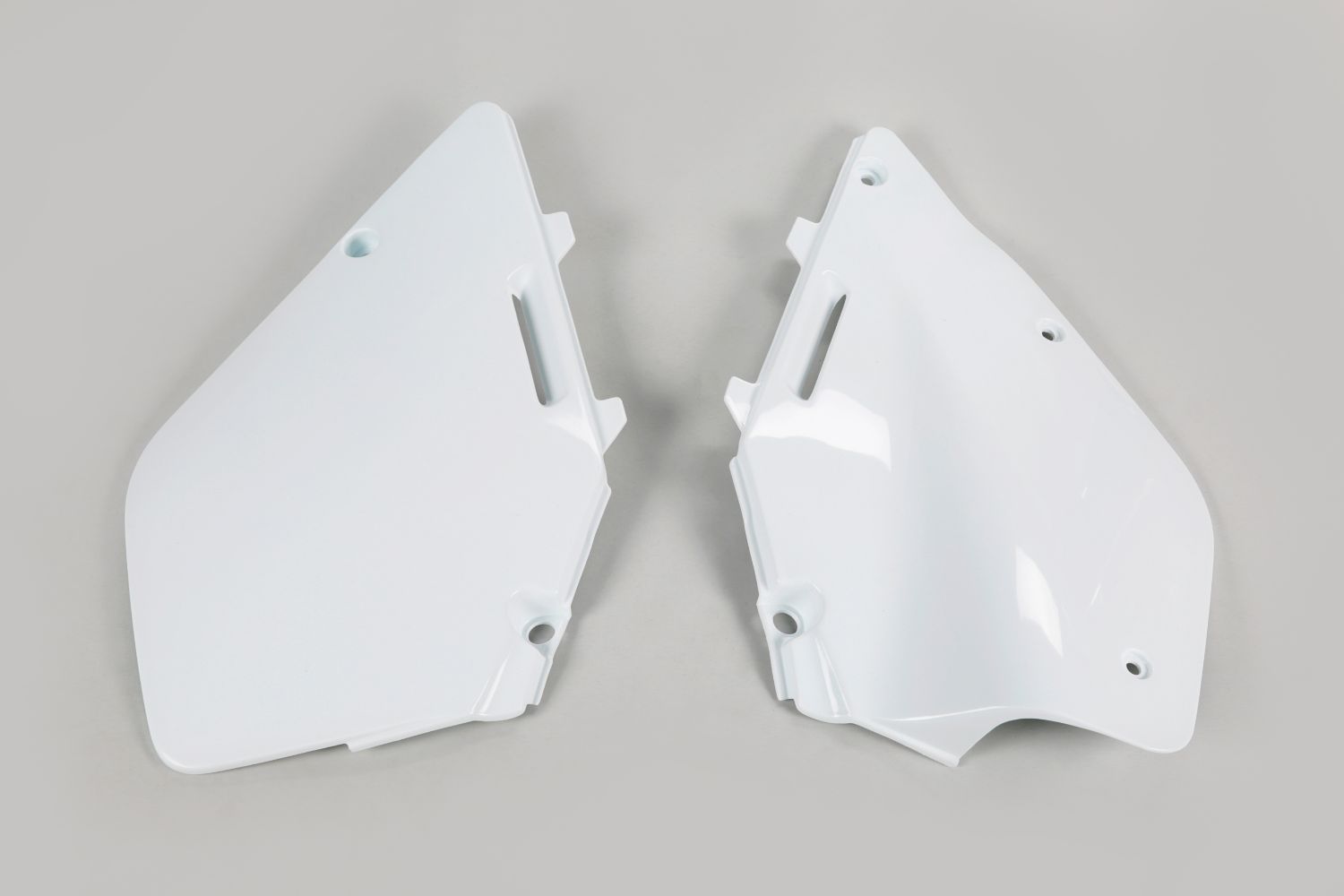 Plaques latérales porte-numéro Suzuki RM 125 (96-00) blancs* SU02959-041