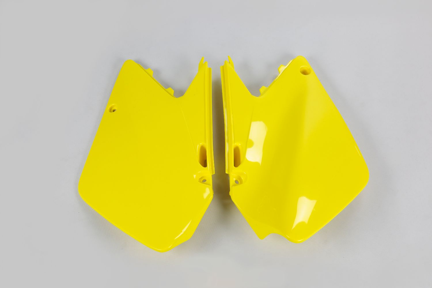 Plaques latérales porte-numéro Suzuki RM 125 (01-05) jaunes* SU03996-102