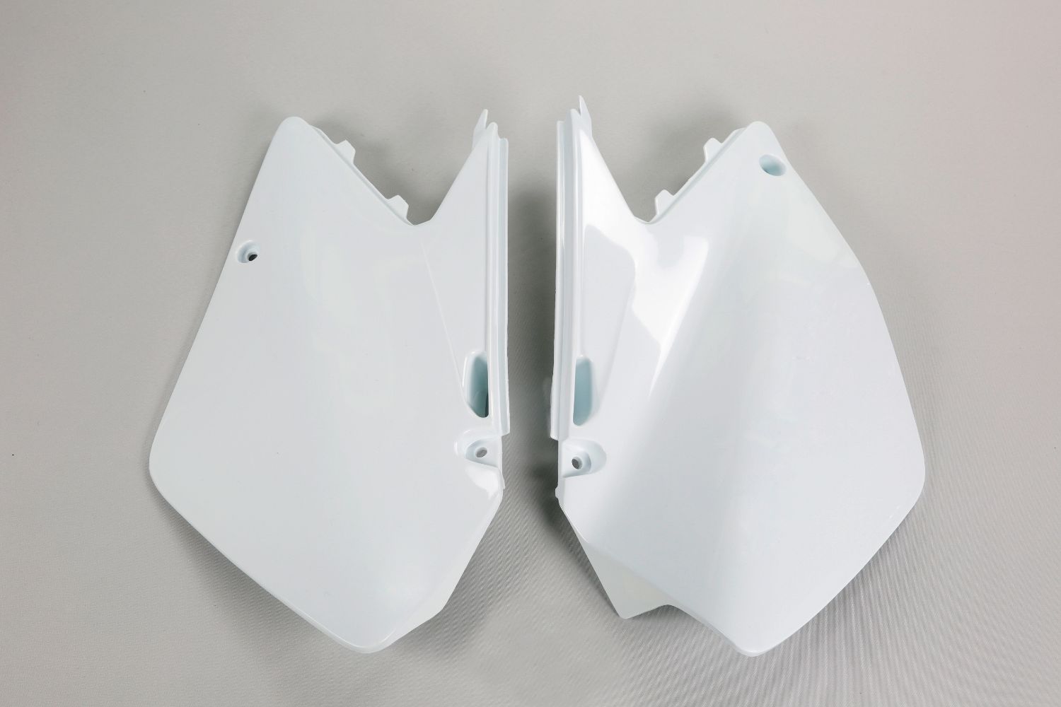 Plaques latérales porte-numéro Suzuki RM 250 (06-12) blancs* SU04900-041